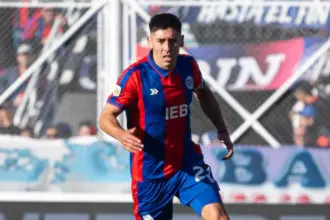 Gastón Hernández en el partido de San Lorenzo vs Central Córdoba