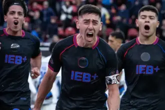 Gastón Hernández festejando un gol en el Nuevo Gasómetro
