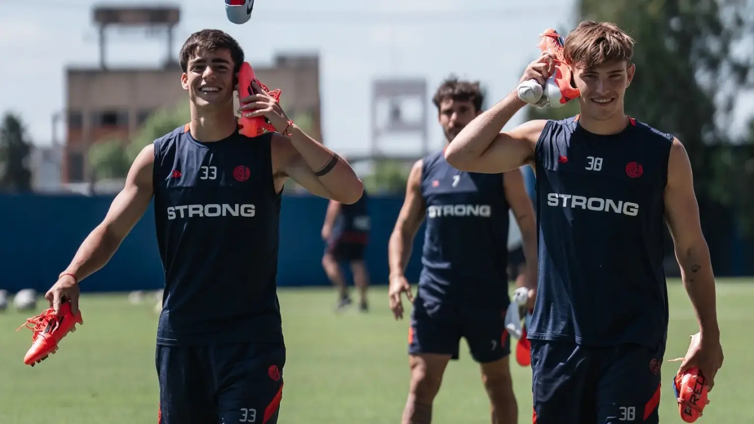 San Lorenzo blindó a dos joyas: renovaron Ignacio Perruzzi y Rodríguez Pagano con cláusulas récord 1 Ignacio Perruzzi y Teo Rodríguez Pagano: renovación de contratos con cláusulas récord en San Lorenzo
