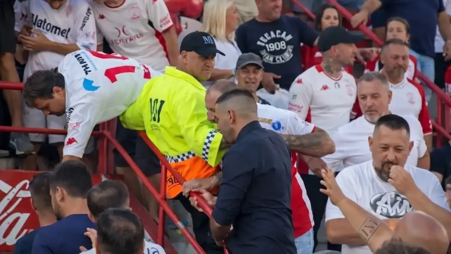 Cobarde agresión a los jugadores de San Lorenzo antes del clásico con Huracán 1 Agresiones de los hinchas de Huracán a jugadores de San Lorenzo