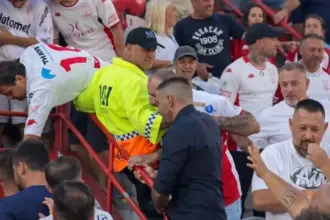 Agresiones de los hinchas de Huracán a jugadores de San Lorenzo