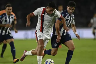 Alexis Cuello en el partido de San Lorenzo contra Talleres