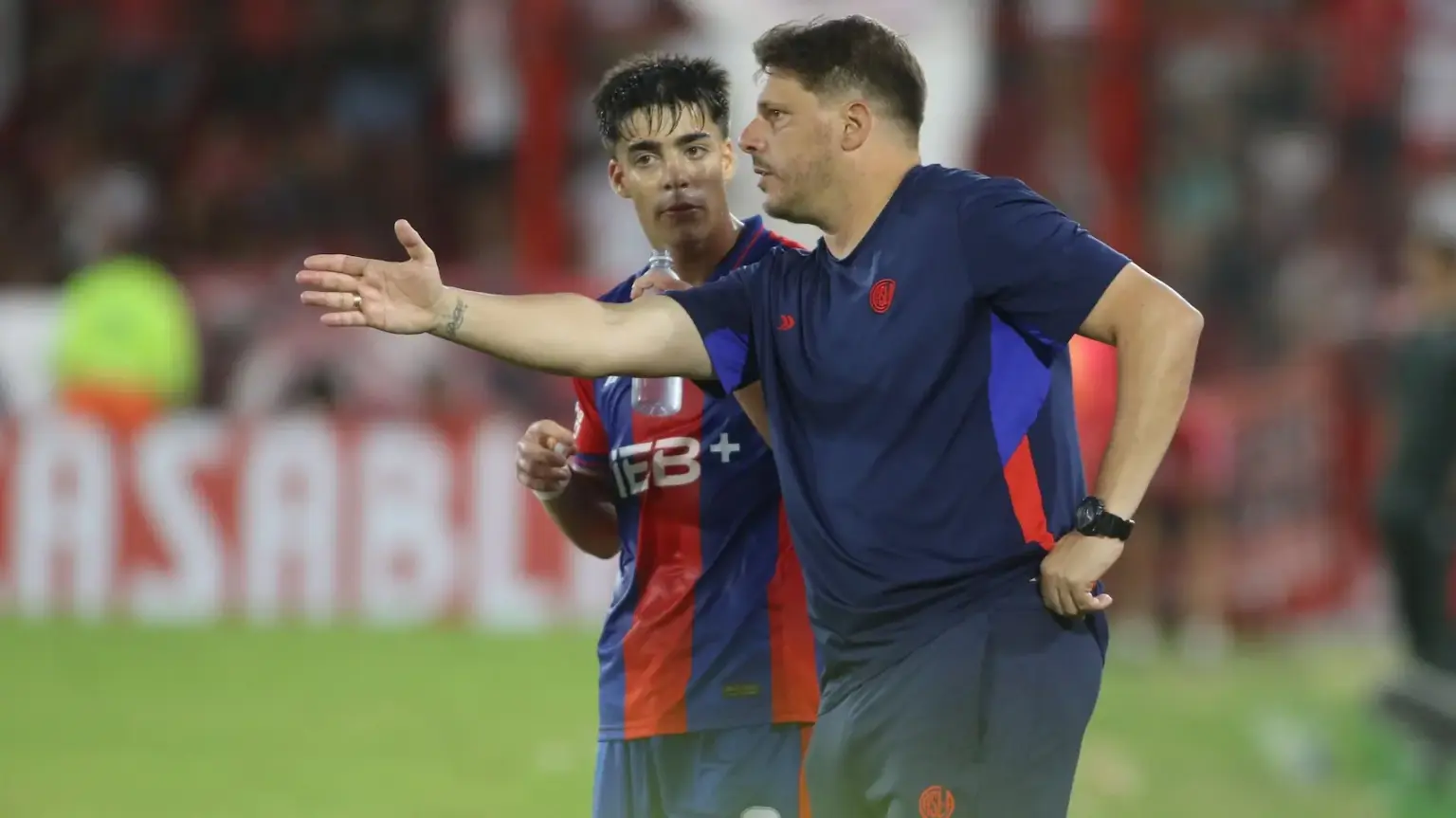 Ayude se mostró molesto tras la derrota con Huracán y evitó la autocrítica 1 Las declaraciones de Damián Ayude después de la derrota de San Lorenzo en el clásico de barrio contra Huracán