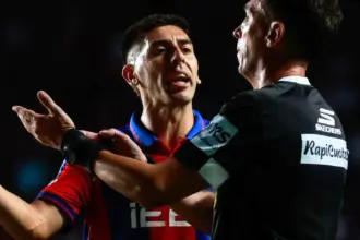 Gastón Hernández en un partido de San Lorenzo