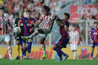 Gastón Hernández en el partido de San Lorenzo contra Unión