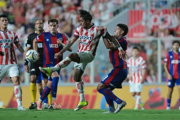 Gastón Hernández en el partido de San Lorenzo contra Unión