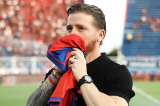 Ovación total para Iker Muniain en su regreso al Nuevo Gasómetro