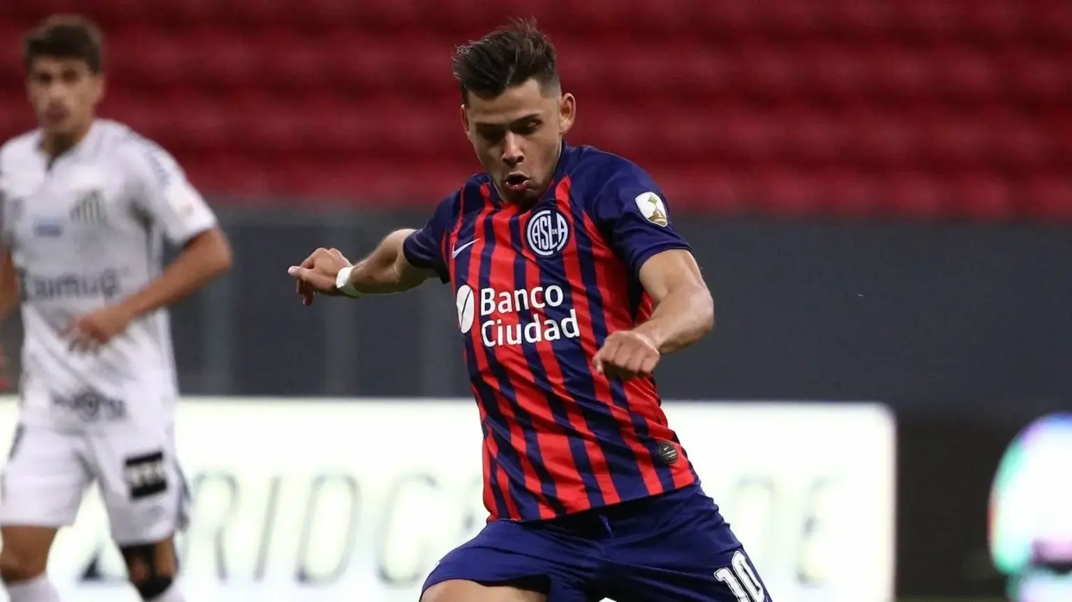 Sorpresa en el mercado: Oscar Romero jugará en Huracán 1 Oscar Romero jugará en Huracán luego de su paso por San Lorenzo