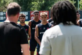 Los dirigentes se acercaron a la práctica post derrota con Huracán
