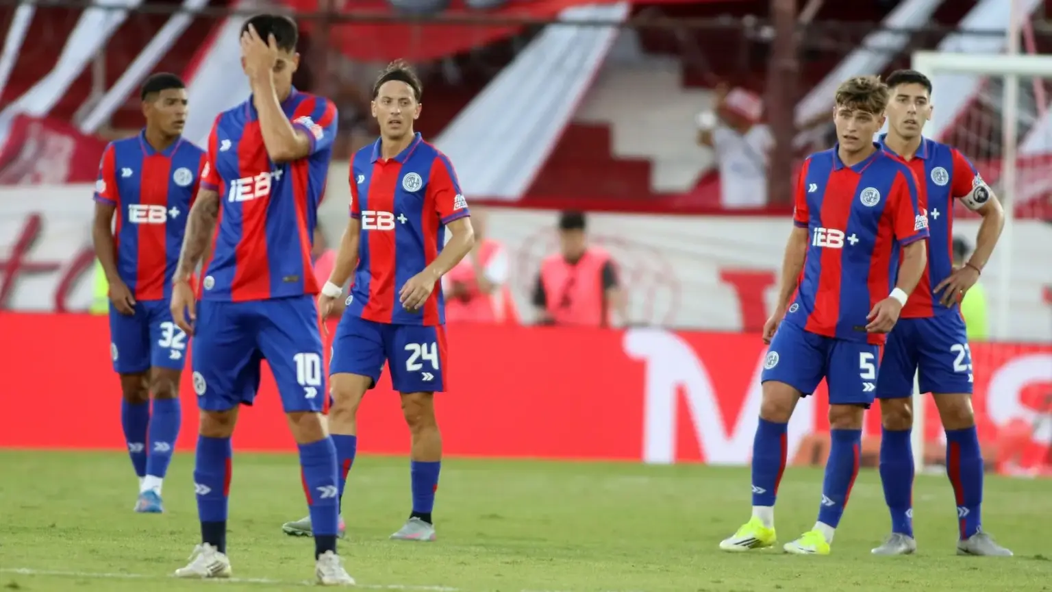 San Lorenzo perdió el clásico con Huracán y dejó una imagen preocupante 1 San Lorenzo perdió el clásico de barrio contra Huracán y dejó una imagen preocupante