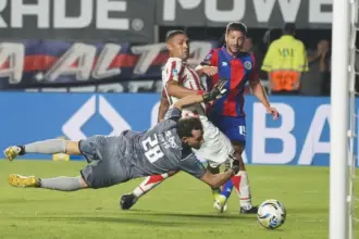 Luciano Vietto en el partido de San Lorenzo contra Instituto