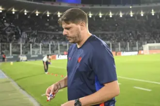 Ayude en el partido contra Talleres de Córdoba