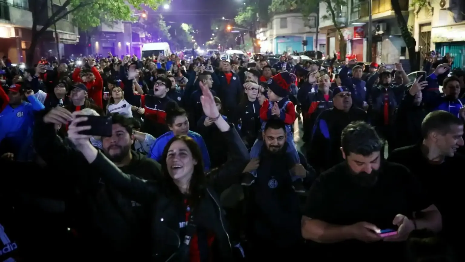 San Lorenzo celebra sus 118 años: caravana, fiesta y una noche que promete teñir Boedo de azulgrana 1 San Lorenzo celebra sus 118 años: caravana, fiesta y una noche que promete teñir Boedo de azulgrana