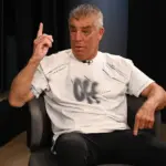 El Gallego González criticó la salida de Ayude y le dejó un recado a los jugadores