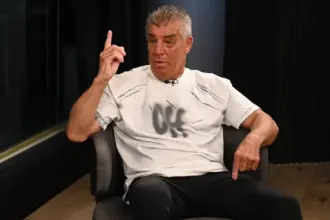 El Gallego González criticó la salida de Ayude y le dejó un recado a los jugadores