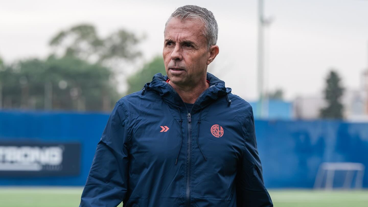 ¿Los mismos 11? La idea de Álvarez para el partido decisivo contra Platense 1 Álvarez arrancó con todo: práctica, firma y debut en puerta