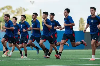 Los jugadores de San Lorenzo en acción.