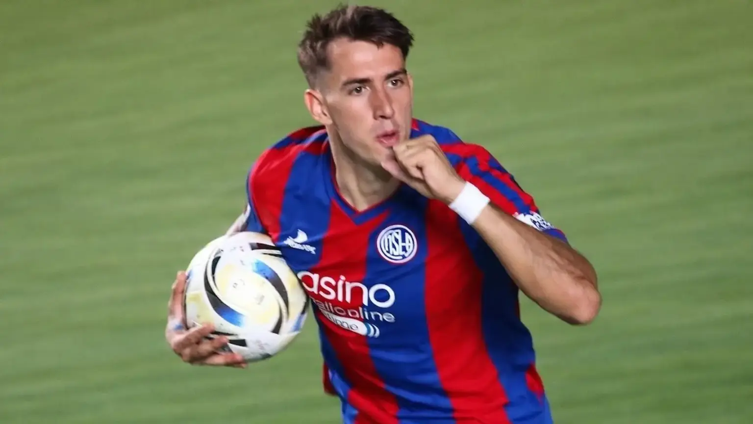 En medio del desastre, Auzmendi sorprendió a todos en su debut 1 En medio del desastre, Auzmendi sorprendió a todos en su debut