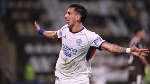 Rodrigo Auzmendi festejando su gol ante Platense
