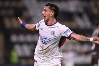 Rodrigo Auzmendi festejando su gol ante Platense