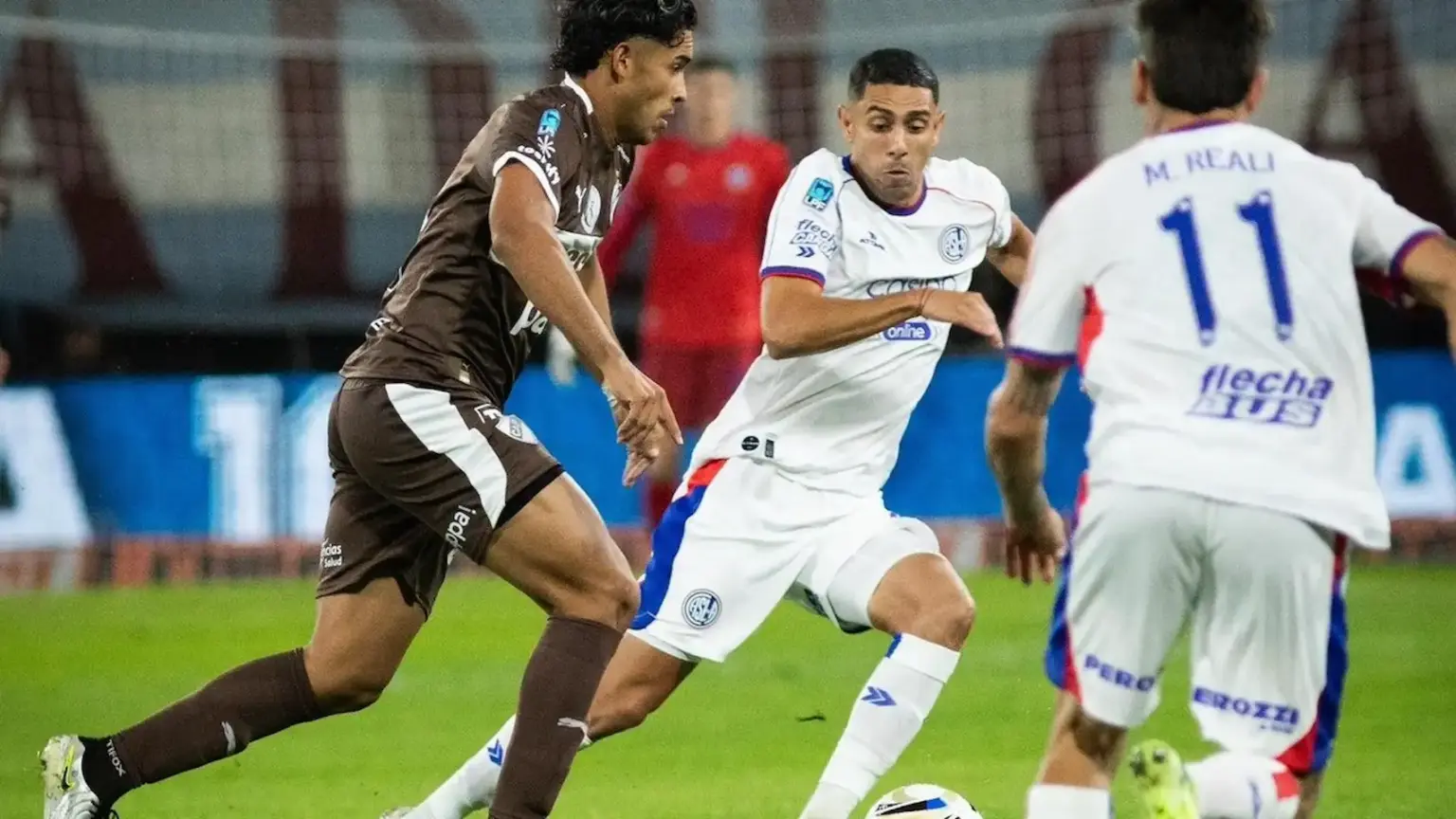 Manuel Insaurralde en el partido contra Platense