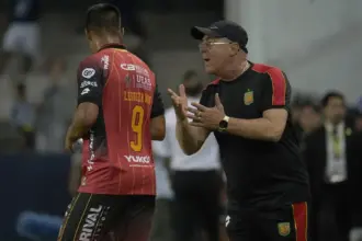 El DT de Deportivo Cuenca elogió a San Lorenzo, pero lanzó una advertencia antes del cruce por la Copa
