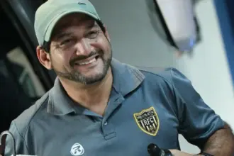 Insólito: el técnico de Recoleta no descarta que juegue su presidente en la Copa