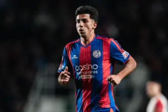 Alexis Cuello en el partido con Independiente