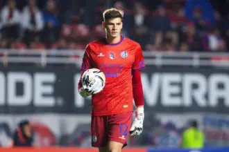 Orlando Gill, la camiseta mas cara de la subasta de San Lorenzo