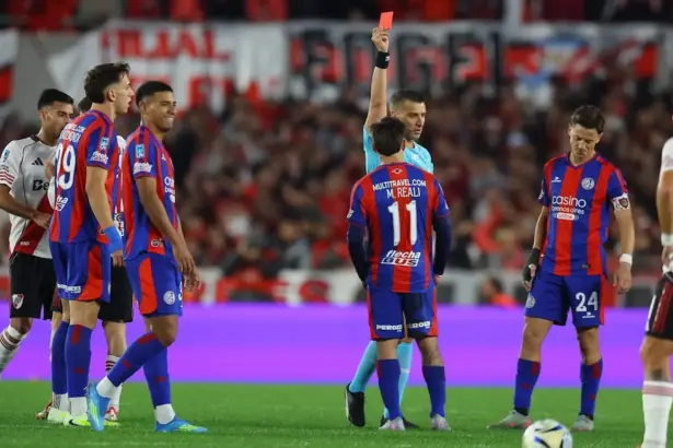 Reali, expulsado en el clásico San Lorenzo vs River