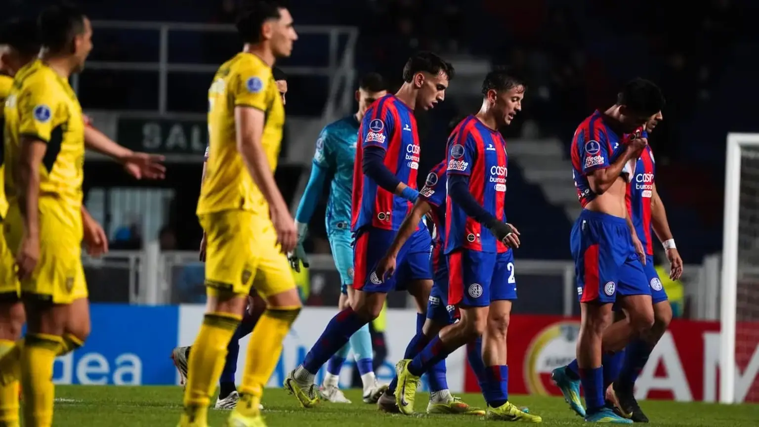 El saldo del semestre de San Lorenzo: tres técnicos, dos eliminaciones y un cierre lleno de dudas 4 Papelón y eliminación: San Lorenzo perdió con Recoleta y quedó afuera de la Copa Sudamericana