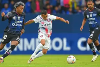 San Lorenzo visita Cuenca con una deuda pendiente en Ecuador