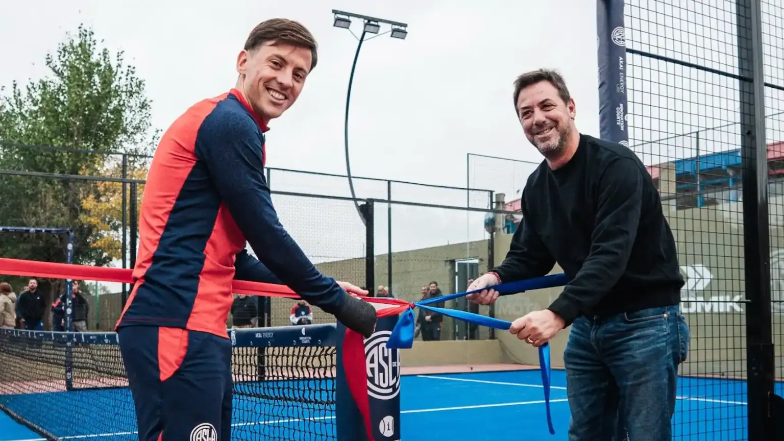 El plantel de San Lorenzo apareció en una inauguración y protagonizó un momento inesperado 1 El plantel de San Lorenzo apareció en una inauguración y protagonizó un momento inesperado