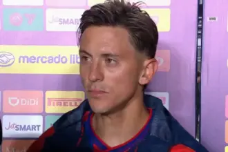 Nicolás Tripichio en el partido con Independiente