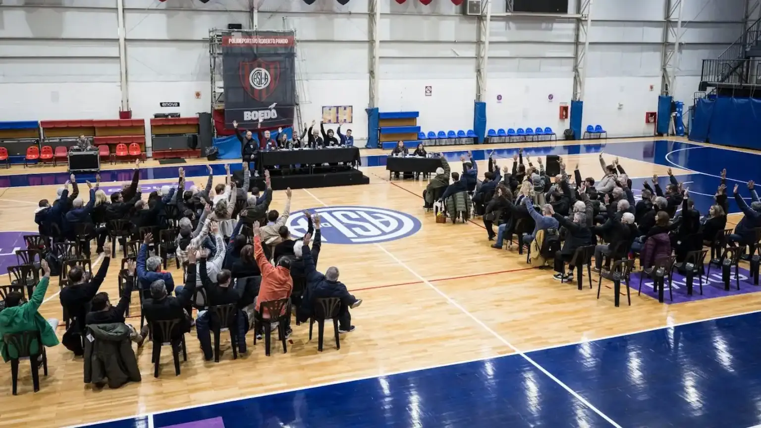 Asamblea histórica: San Lorenzo aprobó por unanimidad el acuerdo por los 8.345 metros en Avenida La Plata 1 Asamblea histórica: San Lorenzo aprobó por unanimidad el acuerdo por los 8.345 metros en Avenida La Plata