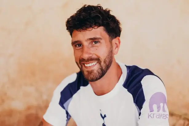 Marcos Senesi fue presentado en Tottenham