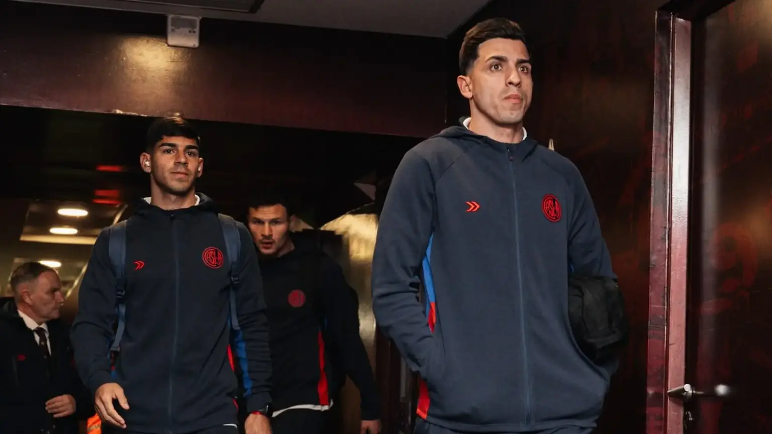 San Lorenzo quiere arrancar el Clausura con el pie derecho 1 cuello llegada san lorenzo estadio lanus