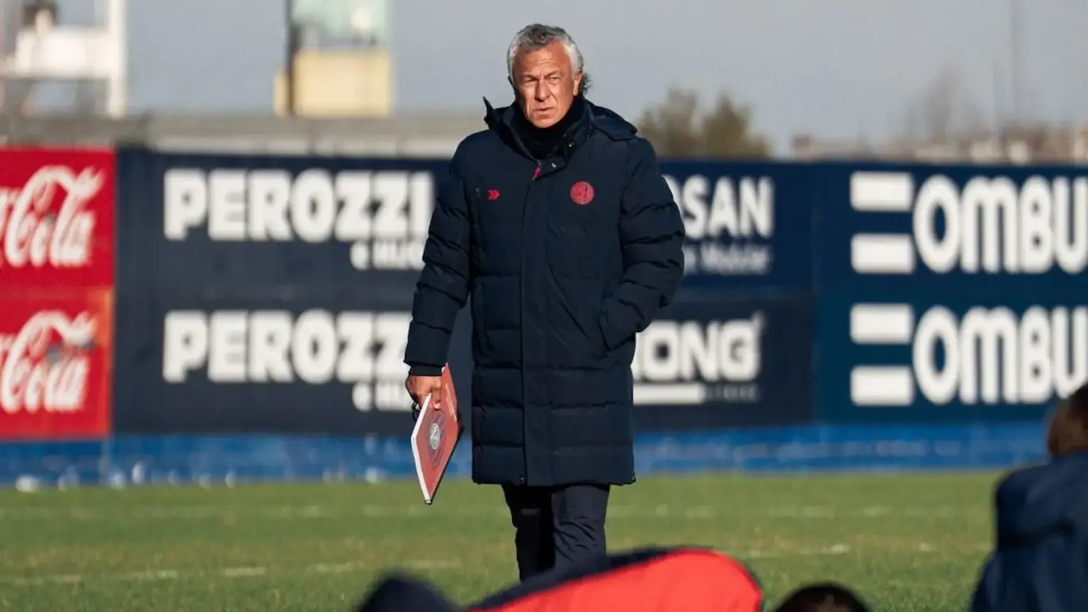 San Lorenzo, con línea de cinco y equipo confirmado ante Rosario Central 1 Néstor Gorosito dirigiendo la práctica de San Lorenzo