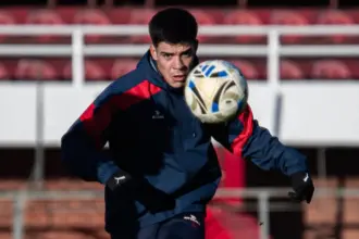 A la espera de Pipo, Perazzo paró un equipo pensando en el amistoso con Sarmiento
