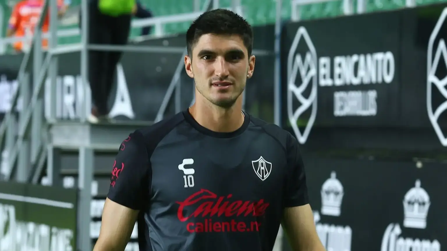 San Lorenzo, a un paso de cerrar su segunda incorporación del mercado 1 San Lorenzo está a un paso de cerrar a Gustavo Del Prete como refuerzo