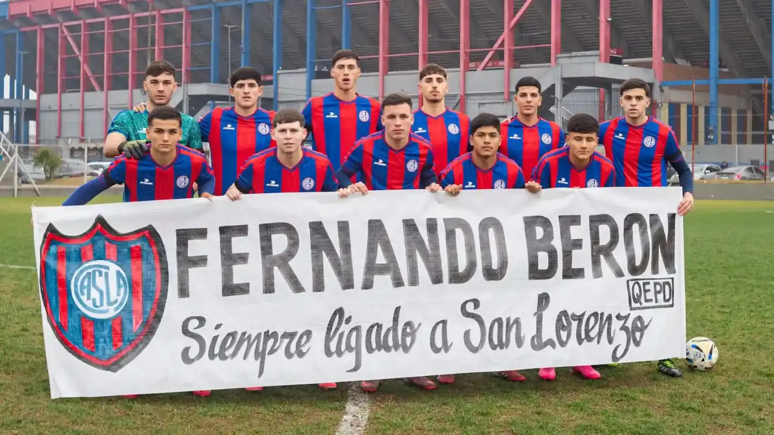 Entre emoción y triunfos: las Inferiores despidieron a Fernando Berón con una gran actuación ante Ferro 1 Entre emoción y triunfos: las Inferiores despidieron a Fernando Berón con una gran actuación ante Ferro