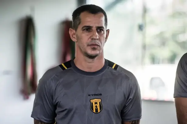 leandro pipi romagnoli renuncio guarani paraguay