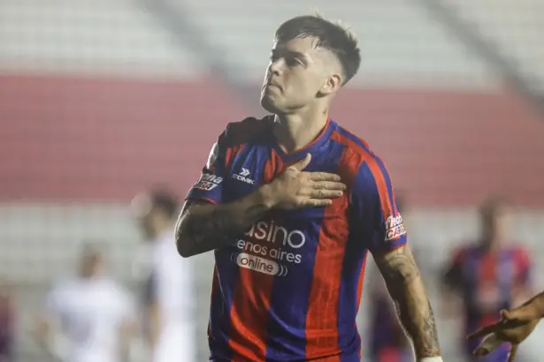 Matías Reali en el partido de San Lorenzo vs Riestra