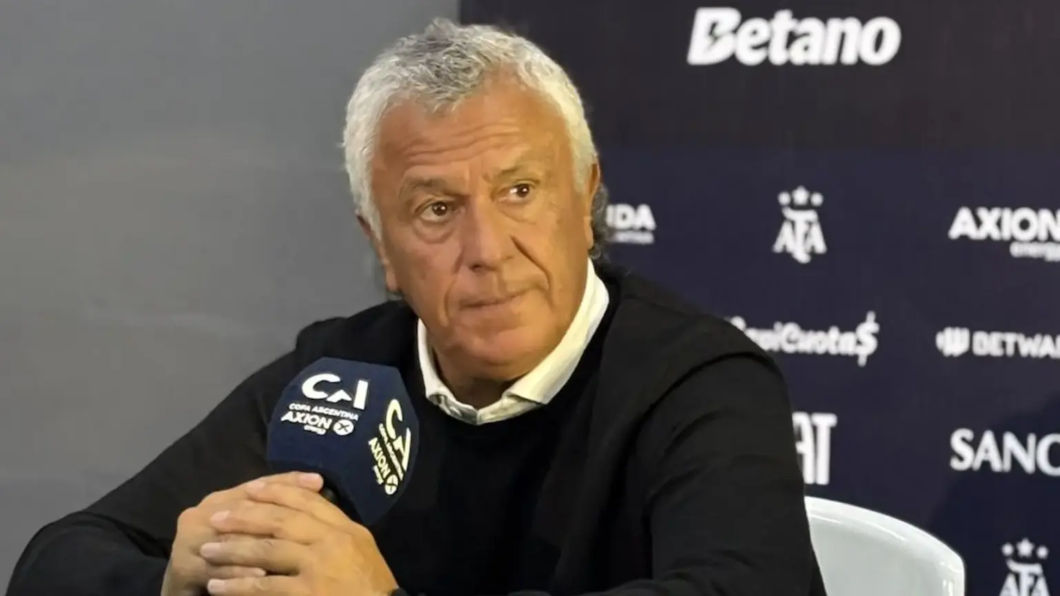 "Fuimos mejores, pero no alcanzó": Gorosito explicó la eliminación de San Lorenzo y habló de los penales 1 Pipo Gorosito en el partido de San Lorenzo vs Riestra