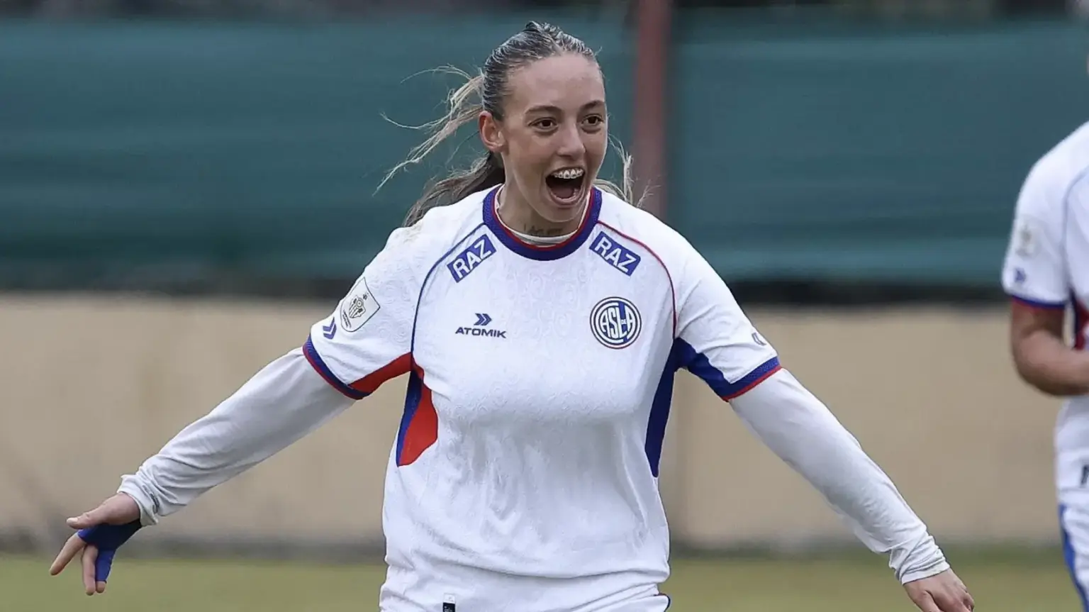 Triunfazo de Las Santitas: clásico ganado y cima asegurada 1 San Lorenzo le ganó a Independiente y sigue en la cima del fútbol femenino