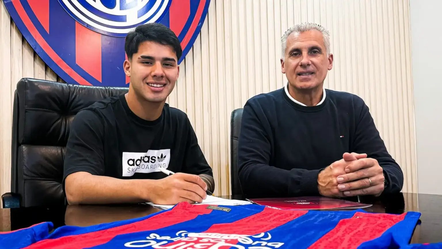 La joya que preocupaba en San Lorenzo finalmente renovó su contrato 1 Uriel Ojeda renovó su contrato con San Lorenzo hasta 2028: los detalles del acuerdo