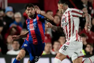 Juan Pablo Álvarez en el partido de San Lorenzo contra Instituto