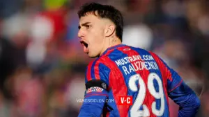 Rodrigo Auzmendi en el clásico de barrio contra Huracán