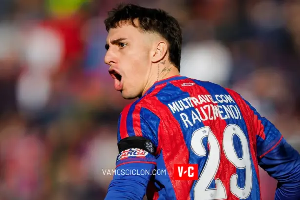 Rodrigo Auzmendi en el clásico de barrio contra Huracán