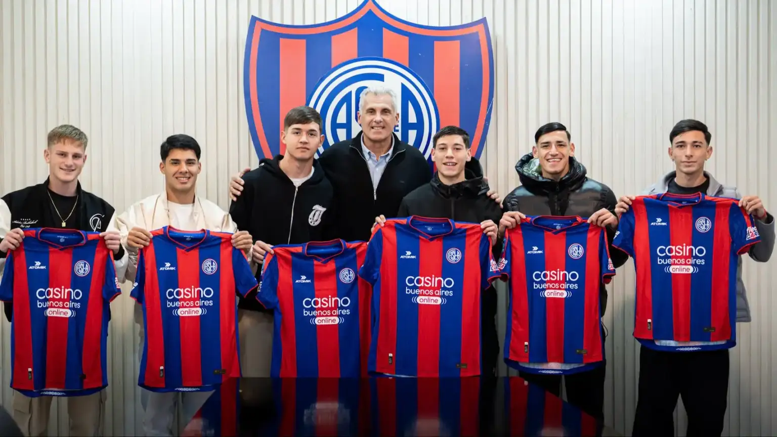 San Lorenzo aseguró a seis juveniles: quiénes renovaron y quiénes firmaron su primer contrato 1 San Lorenzo aseguró a seis juveniles: quiénes renovaron y quiénes firmaron su primer contrato